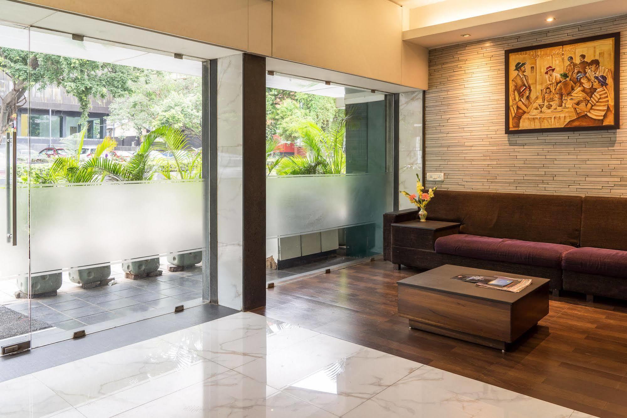 Treebo Trend Sahara Hotel Pune Exterior photo