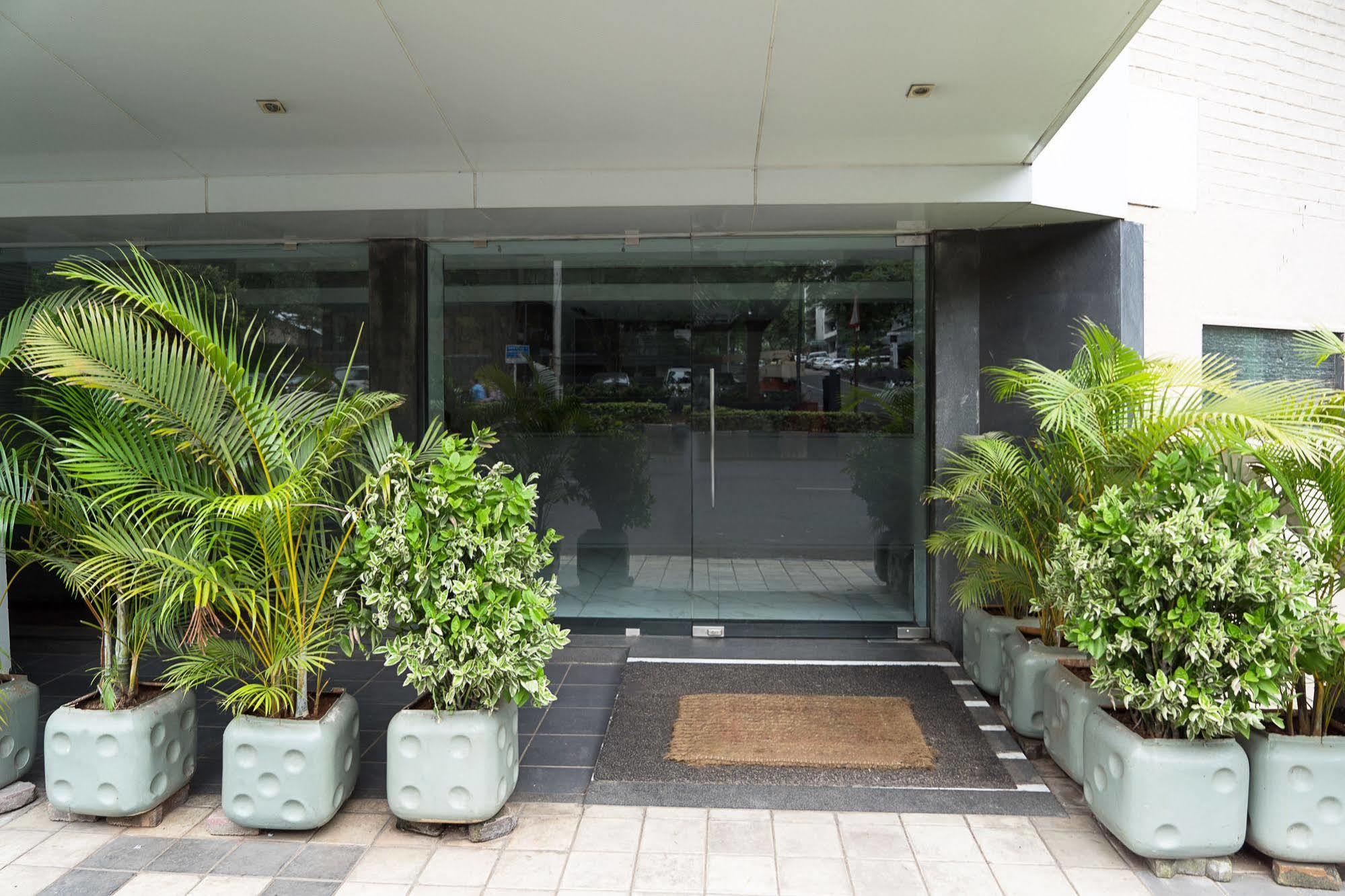 Treebo Trend Sahara Hotel Pune Exterior photo