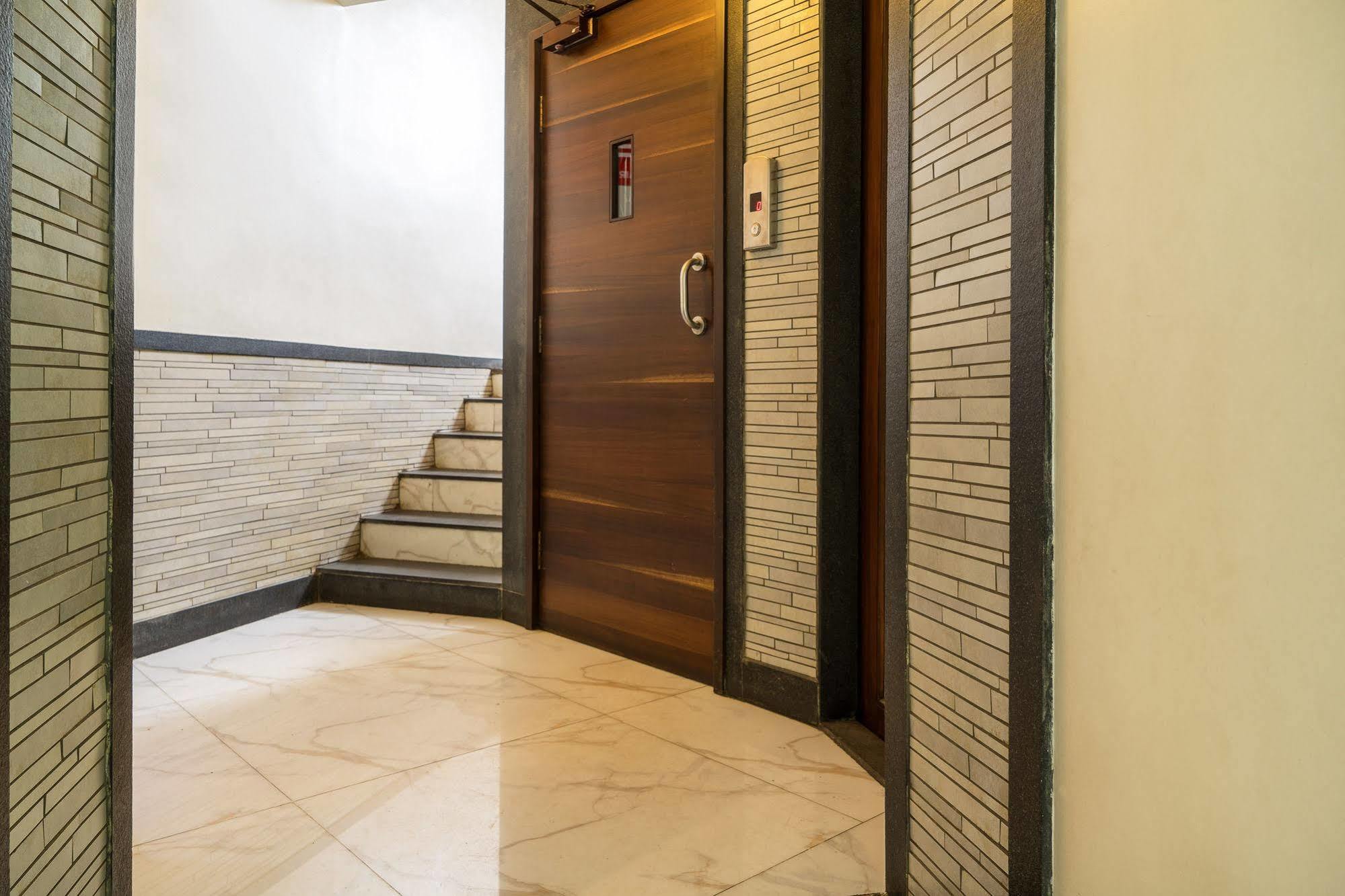 Treebo Trend Sahara Hotel Pune Exterior photo